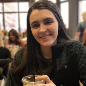 Meet your Posher, Raegan